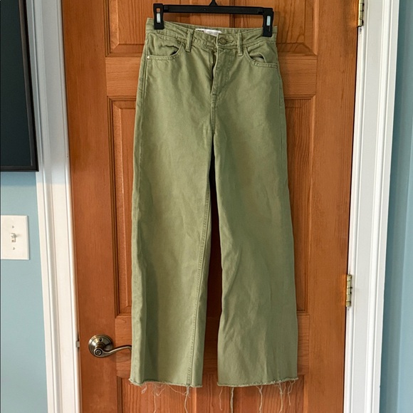 Zara Size 0 Women's Teen Girl Olive Green Women's Jeans BROKEN ZIPPER - Picture 1 of 11